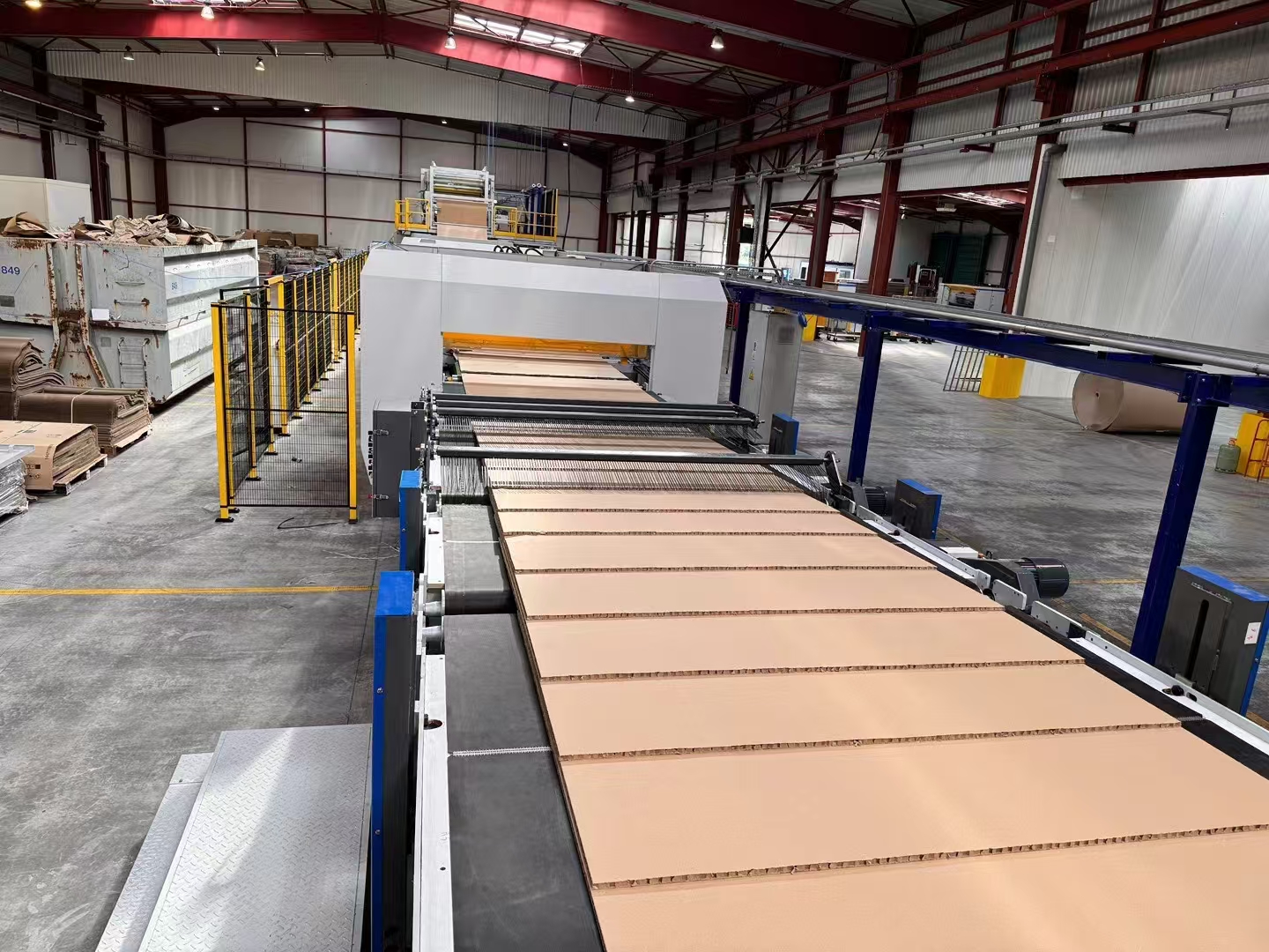 Efficiency Unleashed: Honeycomb Board Machines for Paper Converting