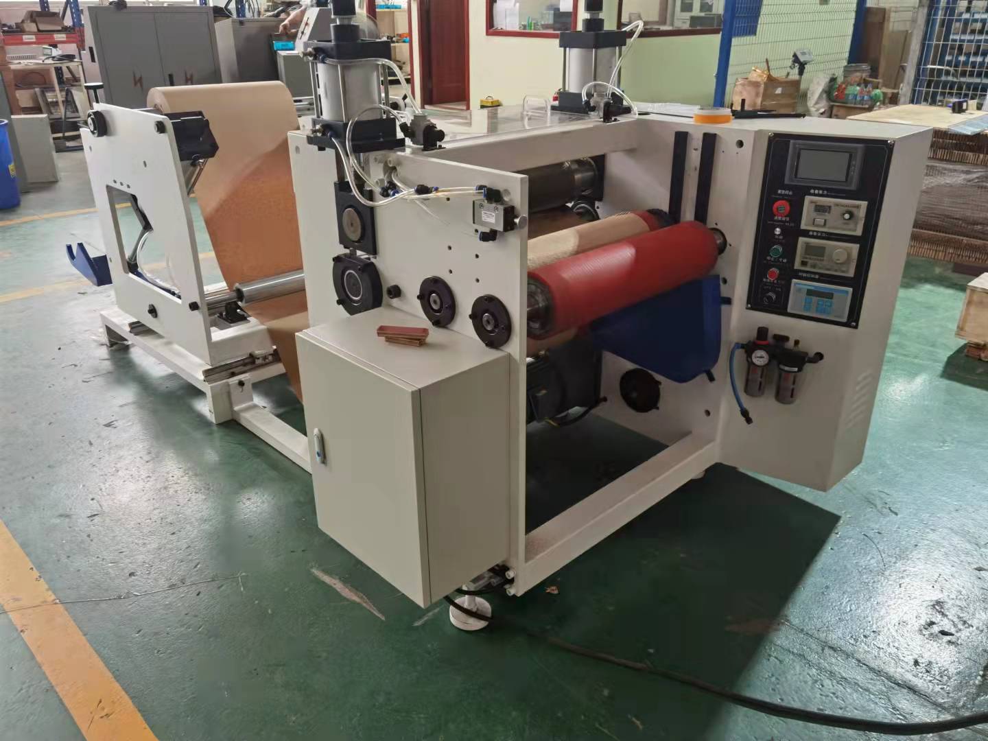 Honeycomb paper die cutting machine/buffer paper machine