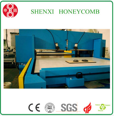 What should I notice when operating the honeycomb die cutting machine?