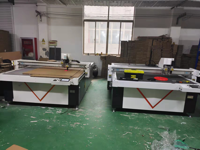 Flatbed flat cutter plotter