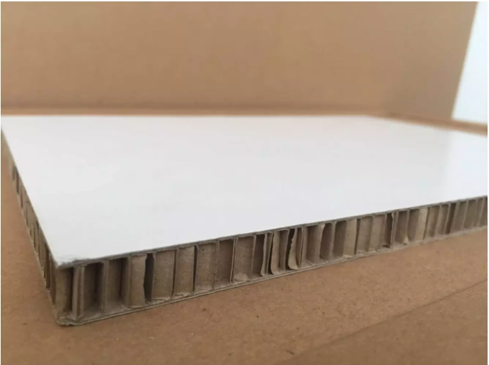 What Are the Advantages of Using Honeycomb Cardboard Panels?