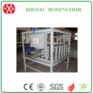 Honeycomb paperboard pallet pressing machine 