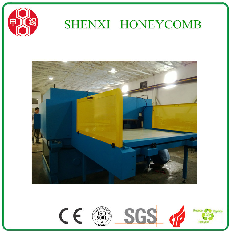 Honeycomb paperboard die cutting machine 