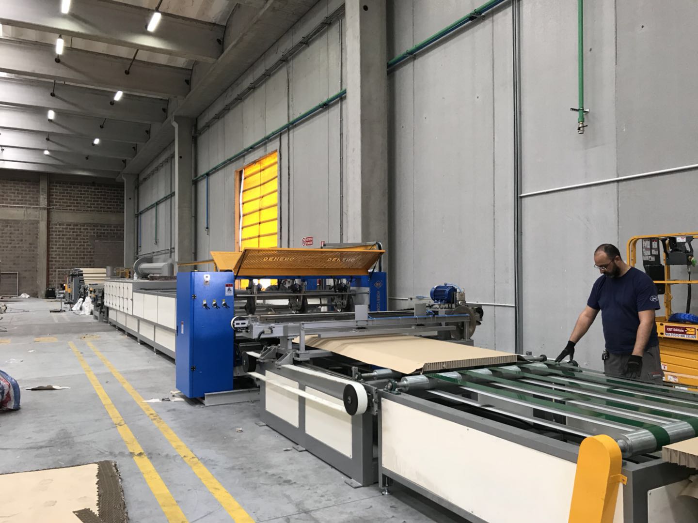 Wuxi Shenxi Honeycomb installed second honeycomb core machine and honeycomb panel machine in Italy